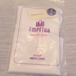 TWO Shapermint Scoop Neck Cami Sz M: Black & White